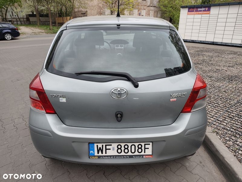 Toyota Yaris 1.0 Terra - 6