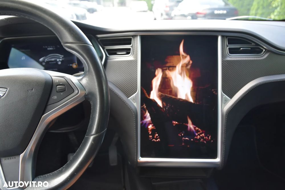 Tesla Model X - 37