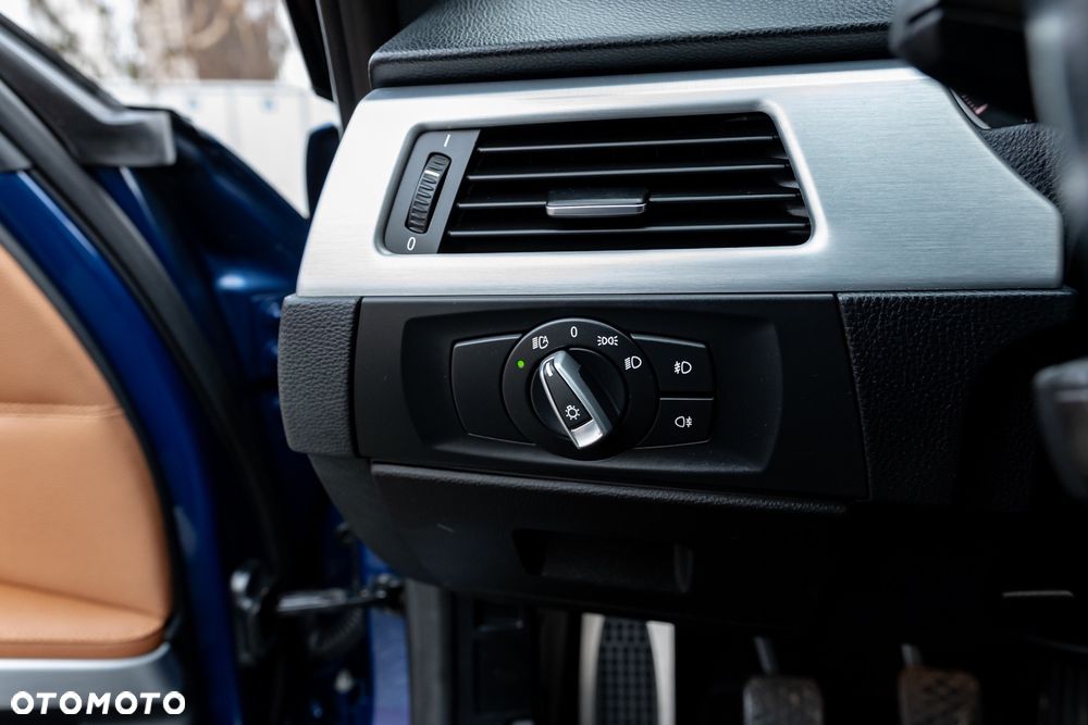 BMW Seria 3 320d DPF Edition Sport - 29