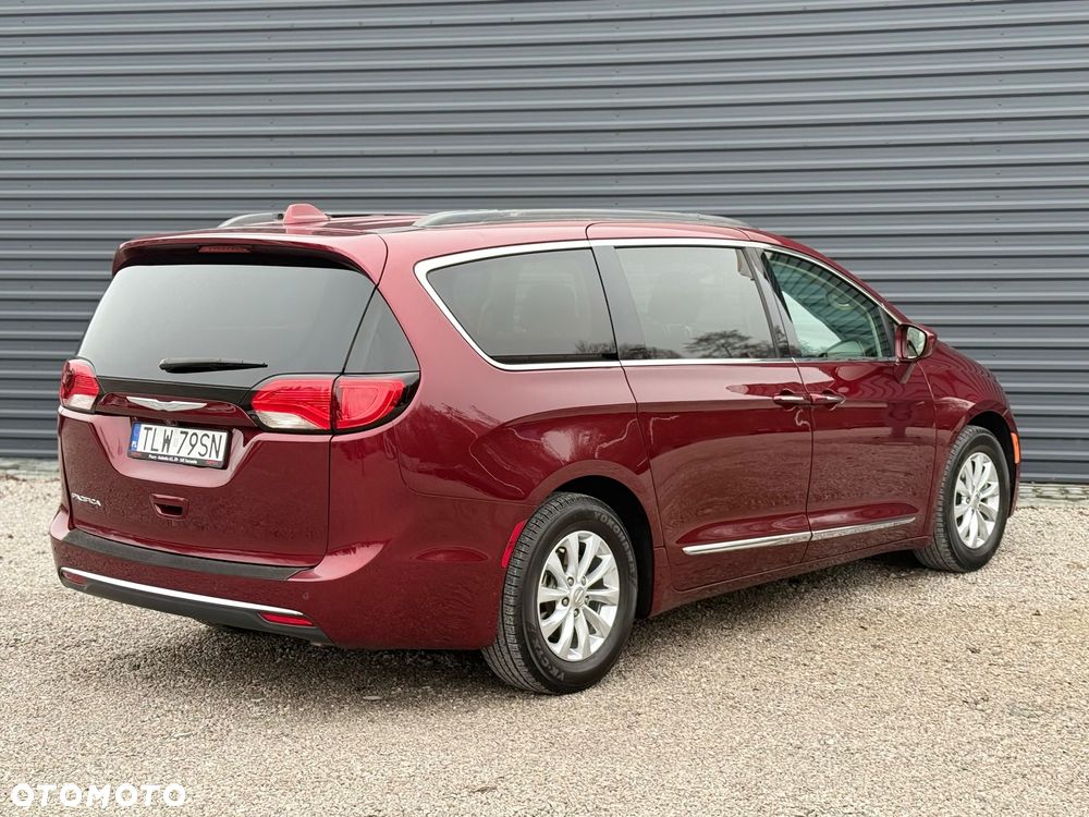 Chrysler Pacifica - 6