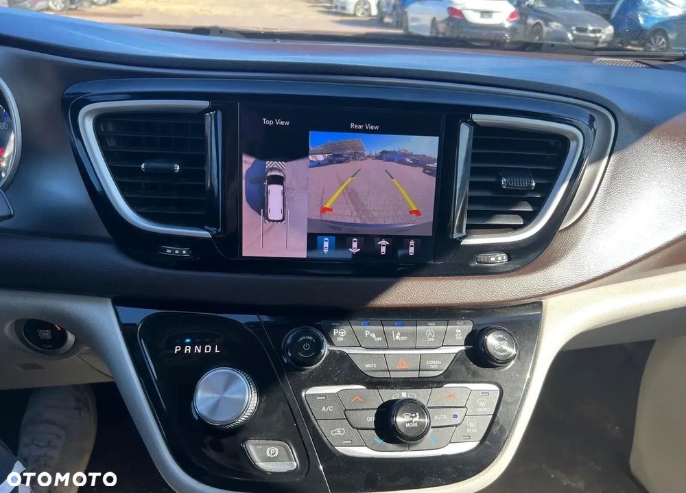 Chrysler Pacifica - 14