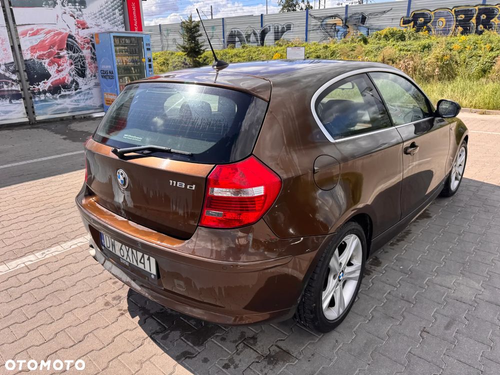BMW Seria 1 118d DPF - 4