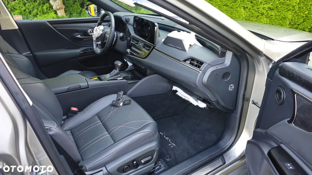 Lexus ES 300h Prestige - 26