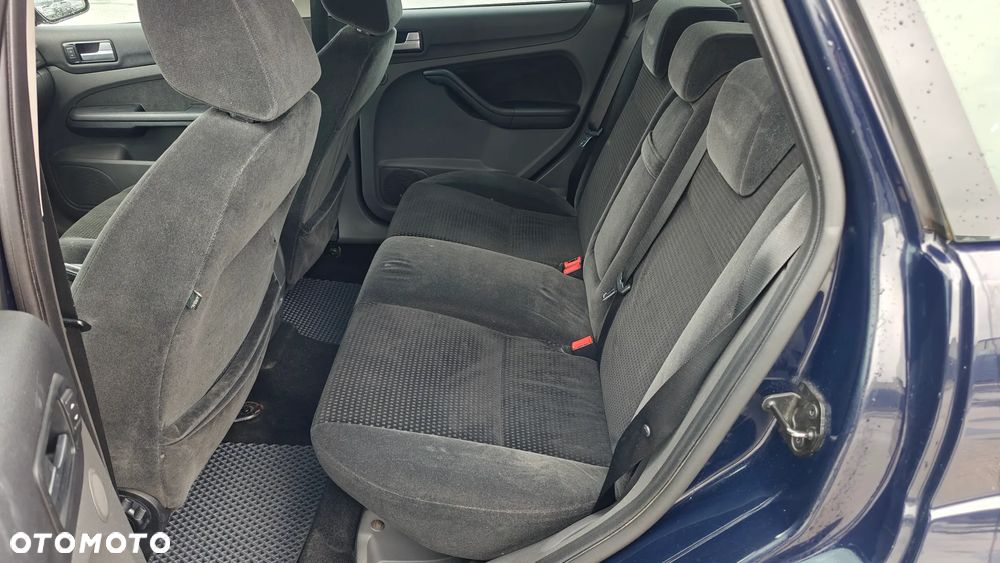 Ford Focus 1.6 Ghia - 23