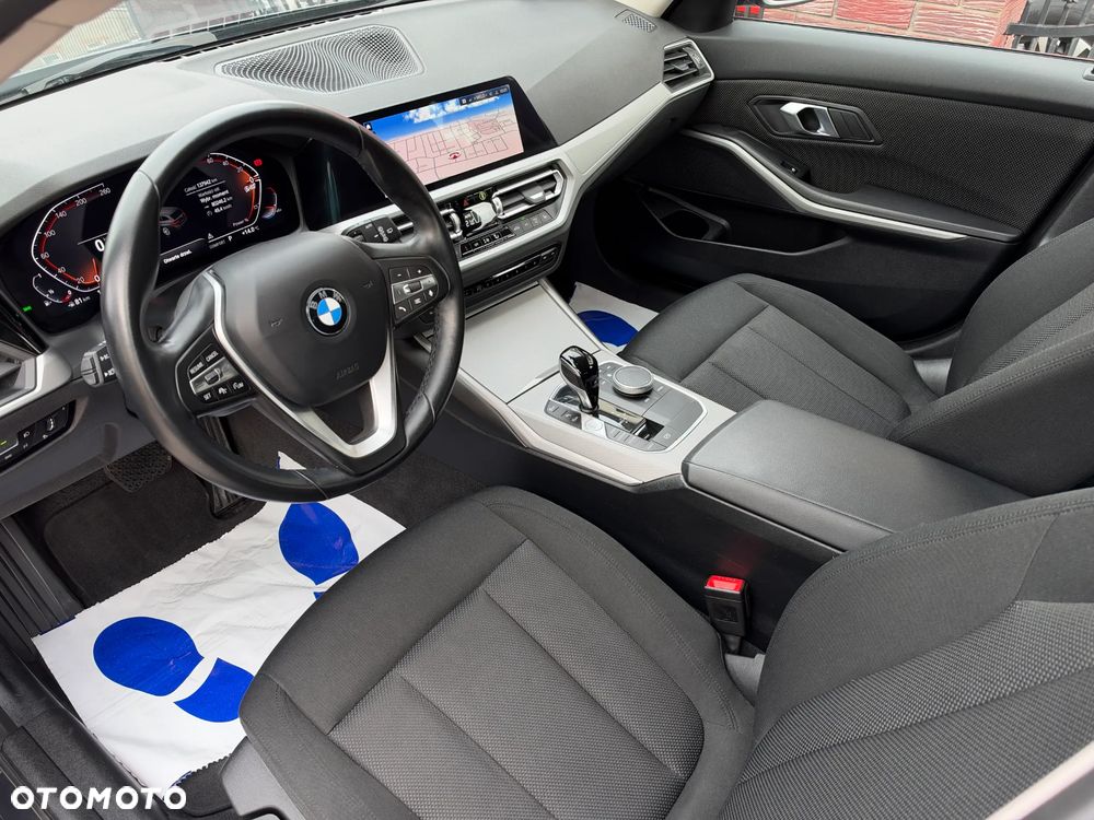 BMW Seria 3 318i Advantage - 9