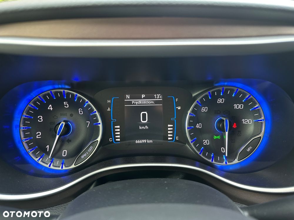 Chrysler Pacifica - 34