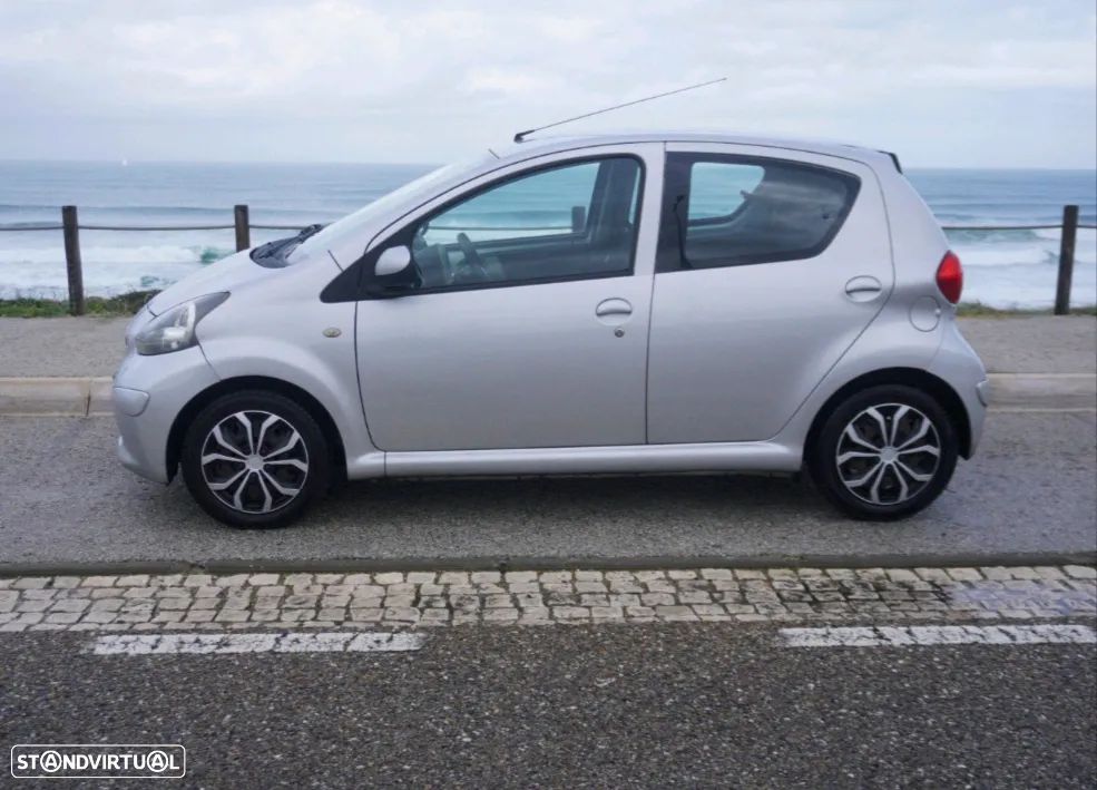 Toyota Aygo 1.0 Plus - 2