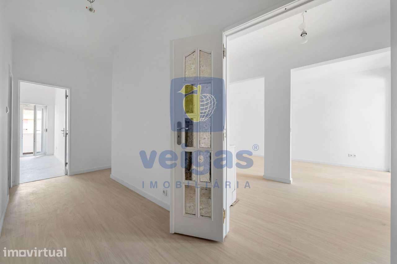 Apartamento remodelado de 3 quartos no Alto do Seixalinho Barreiro - Grande imagem: 2/49