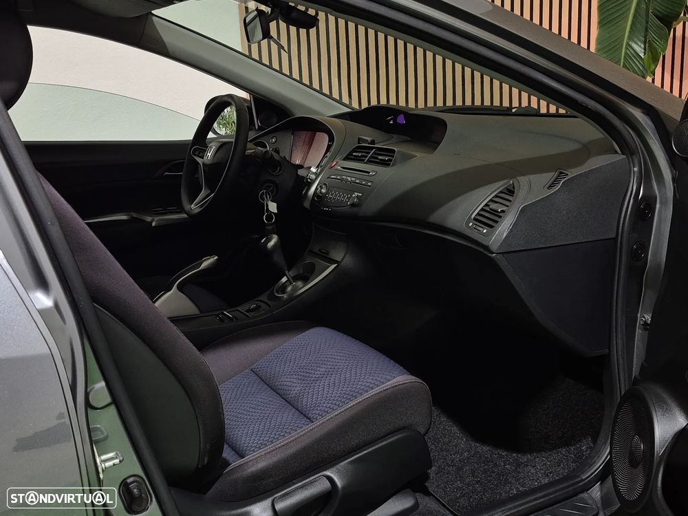 Honda Civic 1.8 Elegance - 12