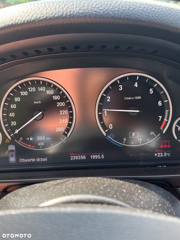 BMW Seria 5 520i - 22
