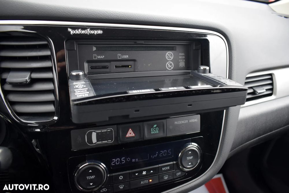 Mitsubishi Outlander 2.0 4WD Plug-In Hybrid Top - 22