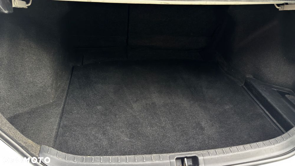 Toyota Corolla 1.6 Comfort - 12