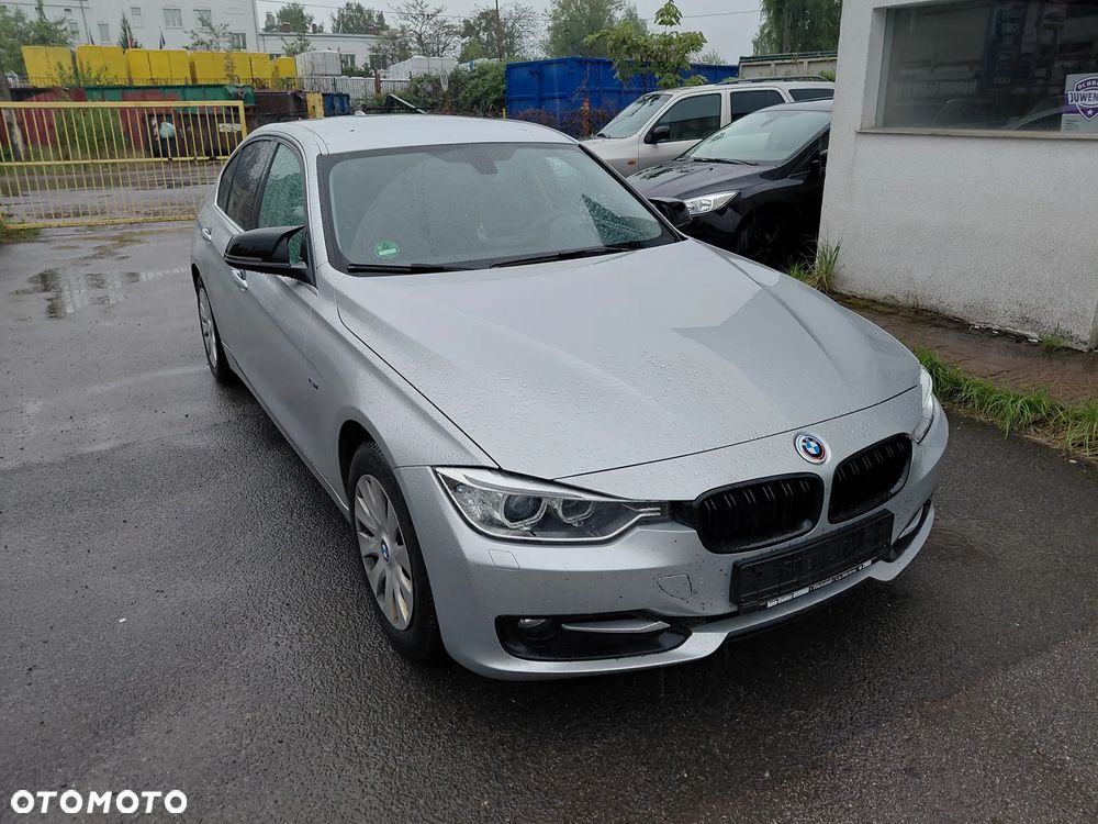 BMW Seria 3 320i Efficient Dynamics Edition Sport Line - 2