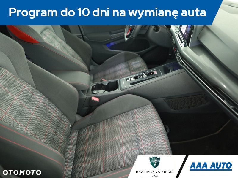Volkswagen Golf - 8