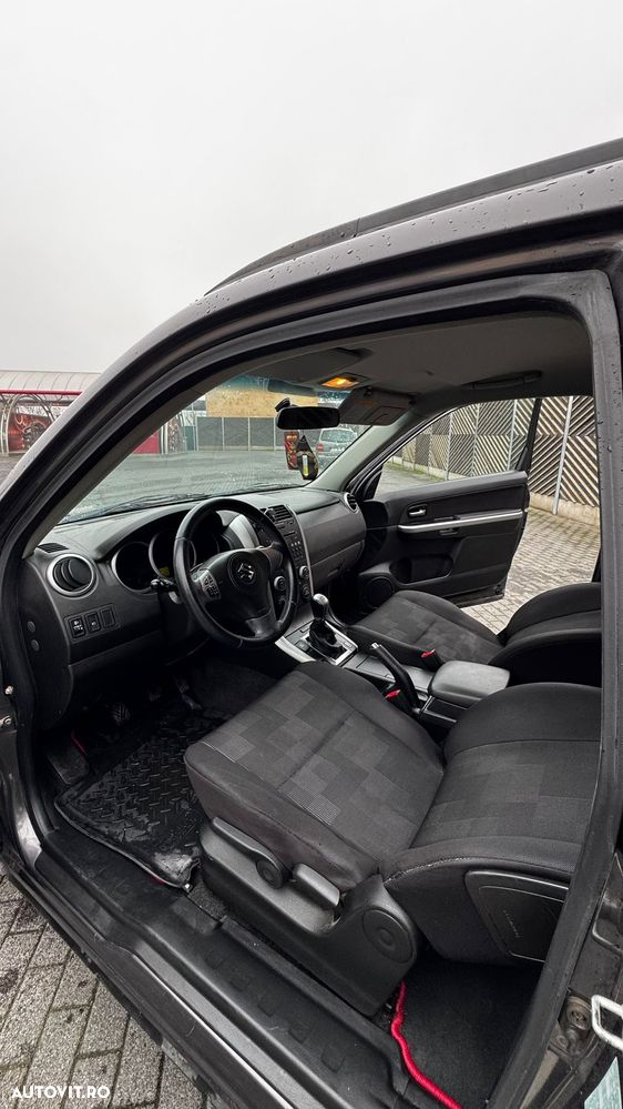 Suzuki Grand Vitara 2.4 Comfort - 7