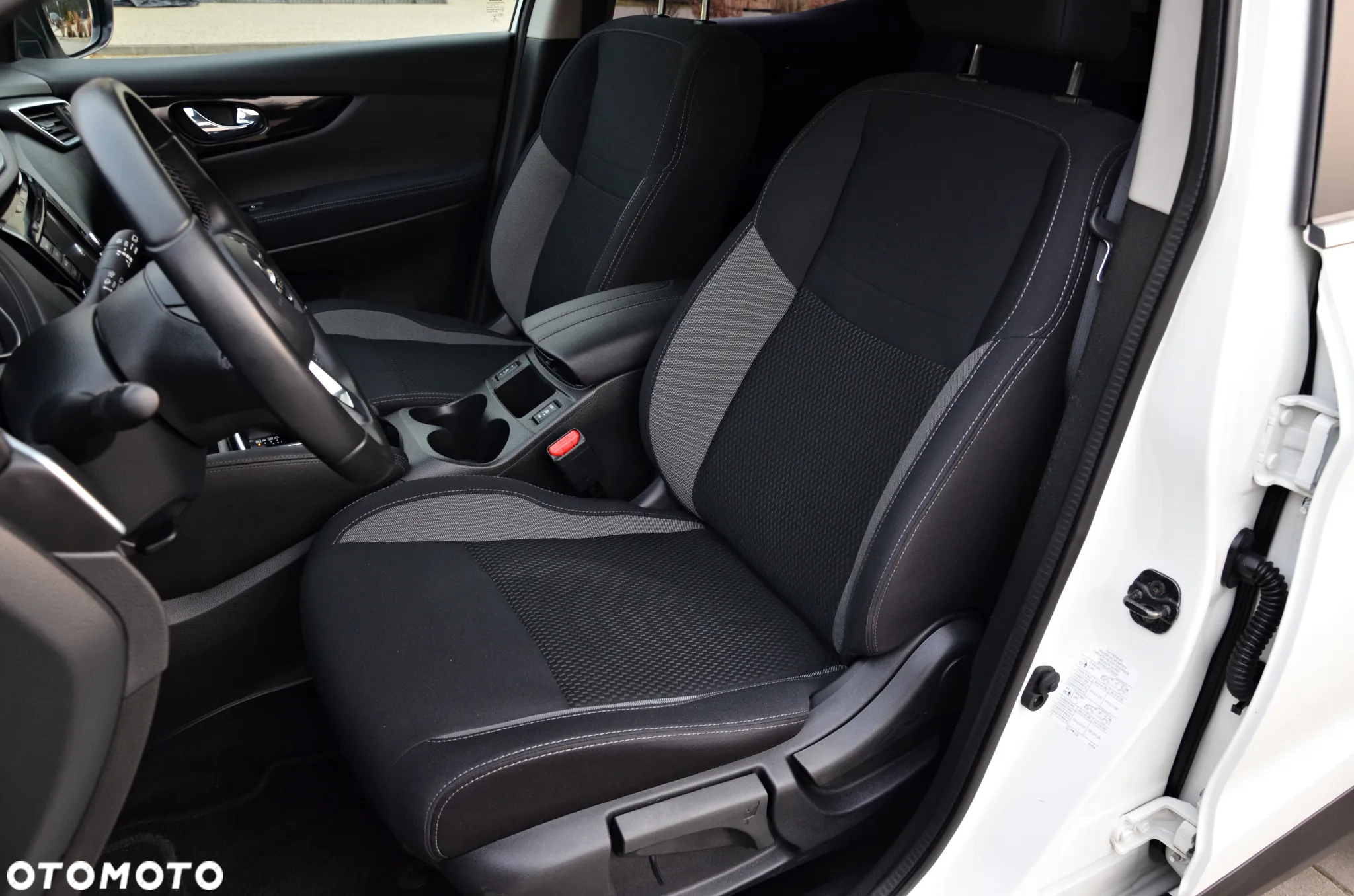Nissan Qashqai 1.3 DIG-T DCT TEKNA - 29