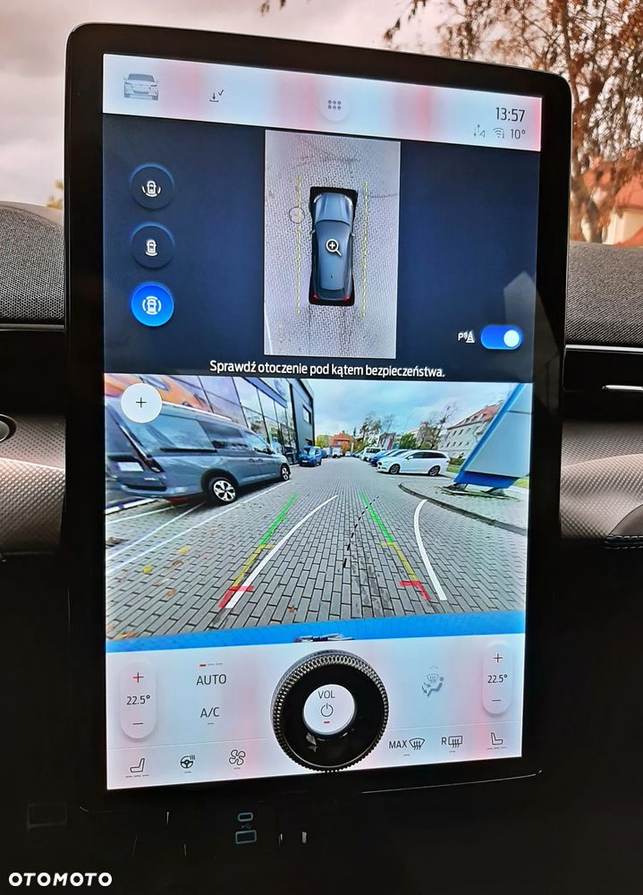 Ford Mustang Mach-E - 35