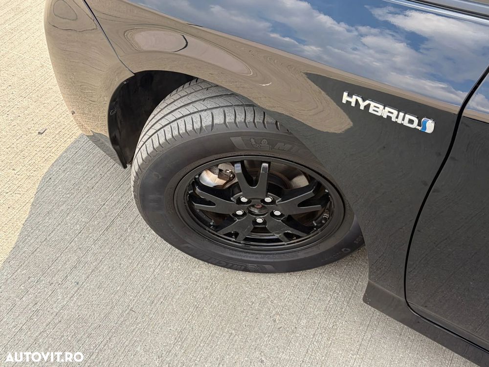 Toyota Prius (Hybrid) Executive - 9