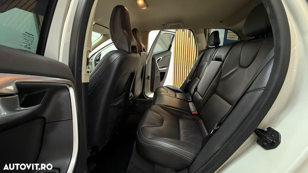 Volvo XC 60 D5 AWD Aut. RDesign - 9