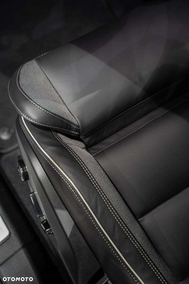 Volvo XC 60 B5 B AWD Ultra Black Edition - 18