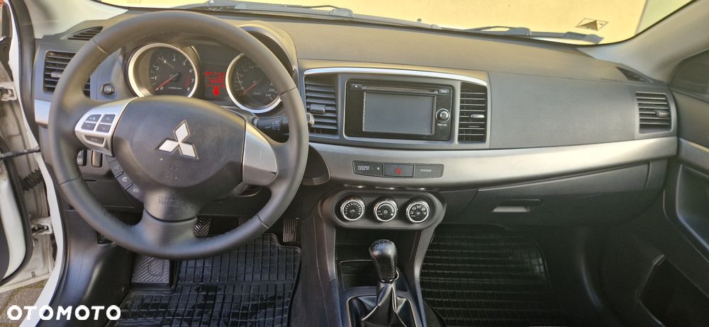 Mitsubishi Lancer 1.6 Intense - 10