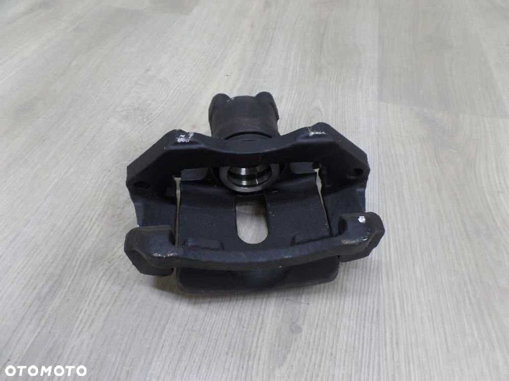 MITSUBISHI CANTER FUSO 7C18 4.9 DID ZACISK PRZOD PRAWY 07-12 - 4