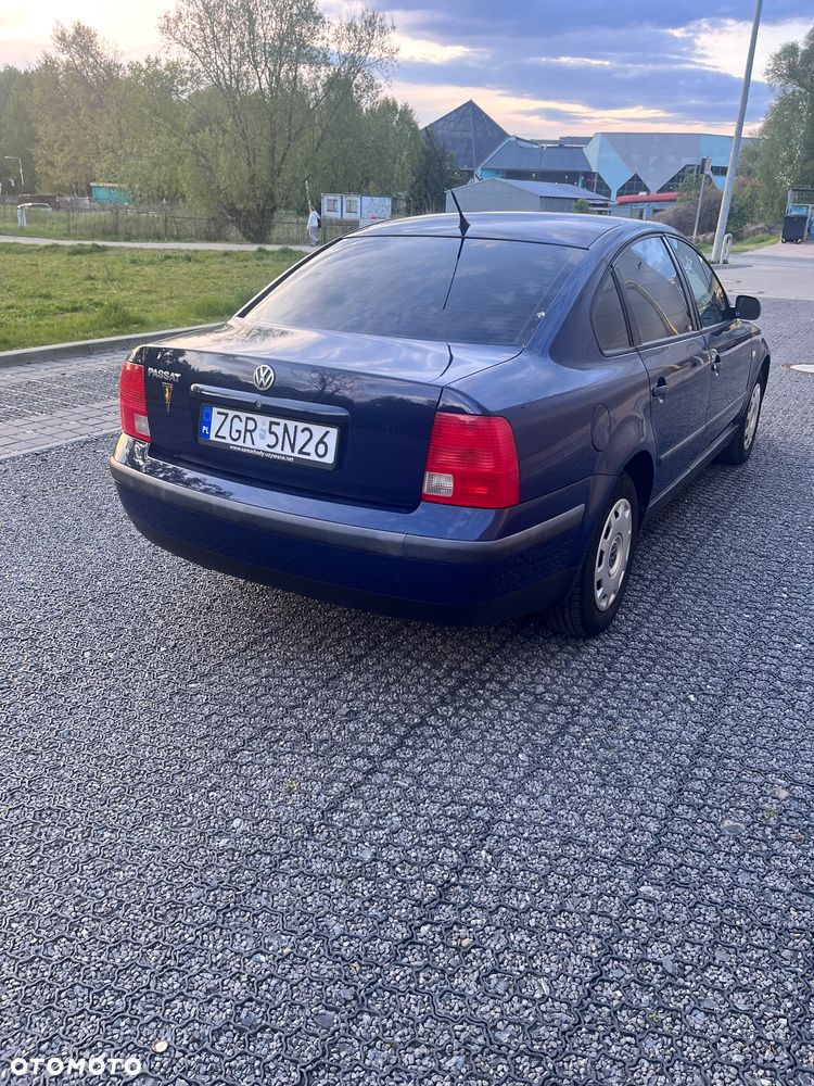 Volkswagen Passat 1.6 - 5