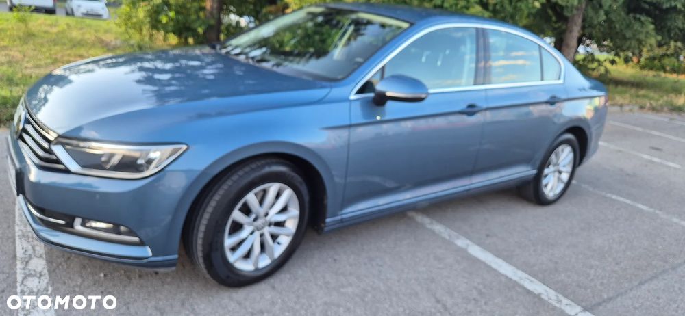 Volkswagen Passat - 1