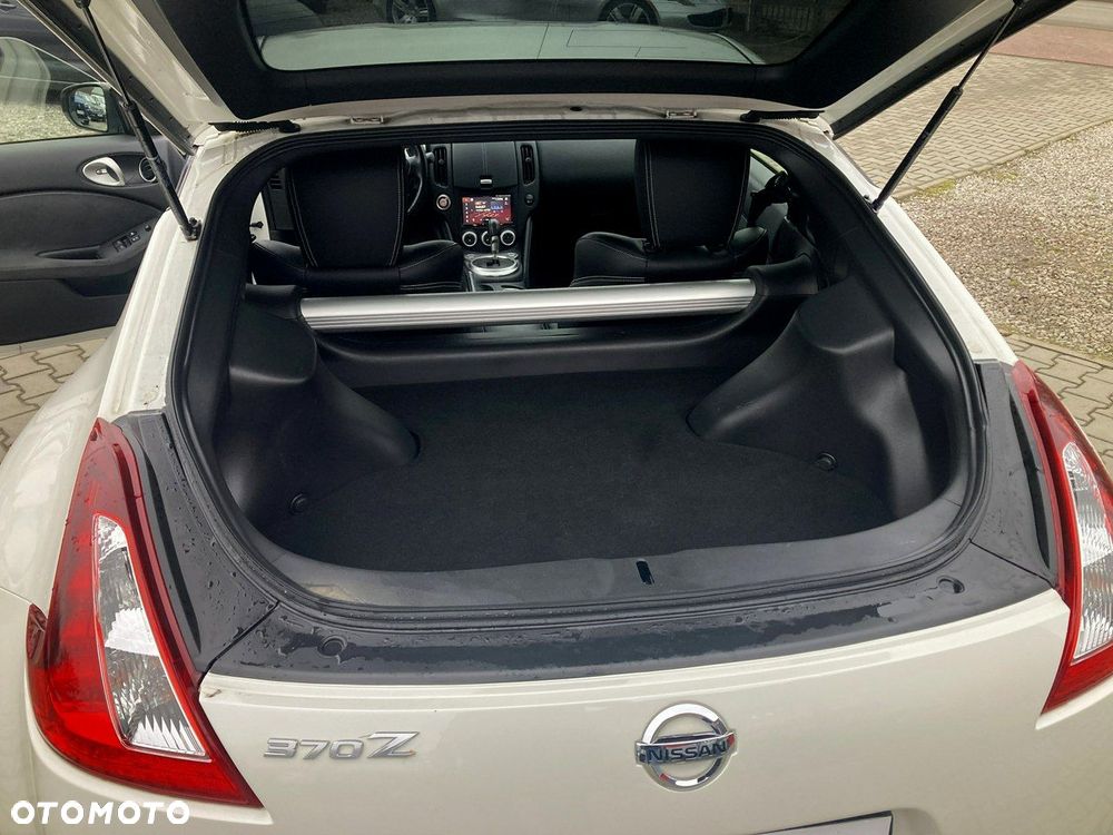 Nissan 370 Z - 32