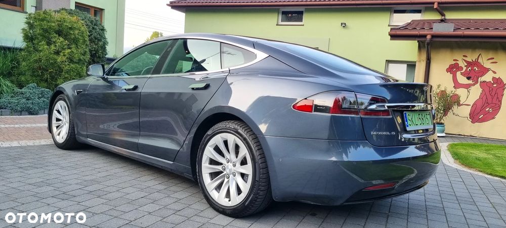 Tesla Model S - 18