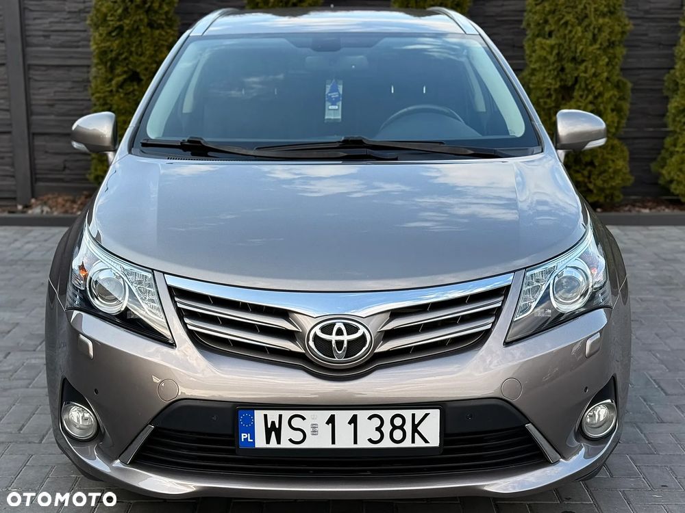 Toyota Avensis 2.0 D-4D Premium - 2