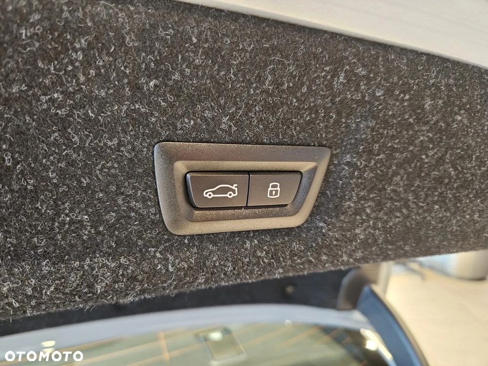 BMW Seria 3 330e - 9