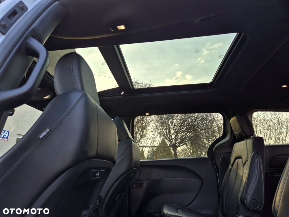 Chrysler Pacifica - 10
