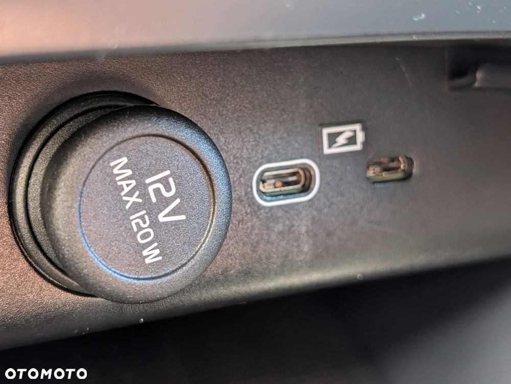 Volvo C40 Recharge 82 kWh Twin Motor Ultimate - 32