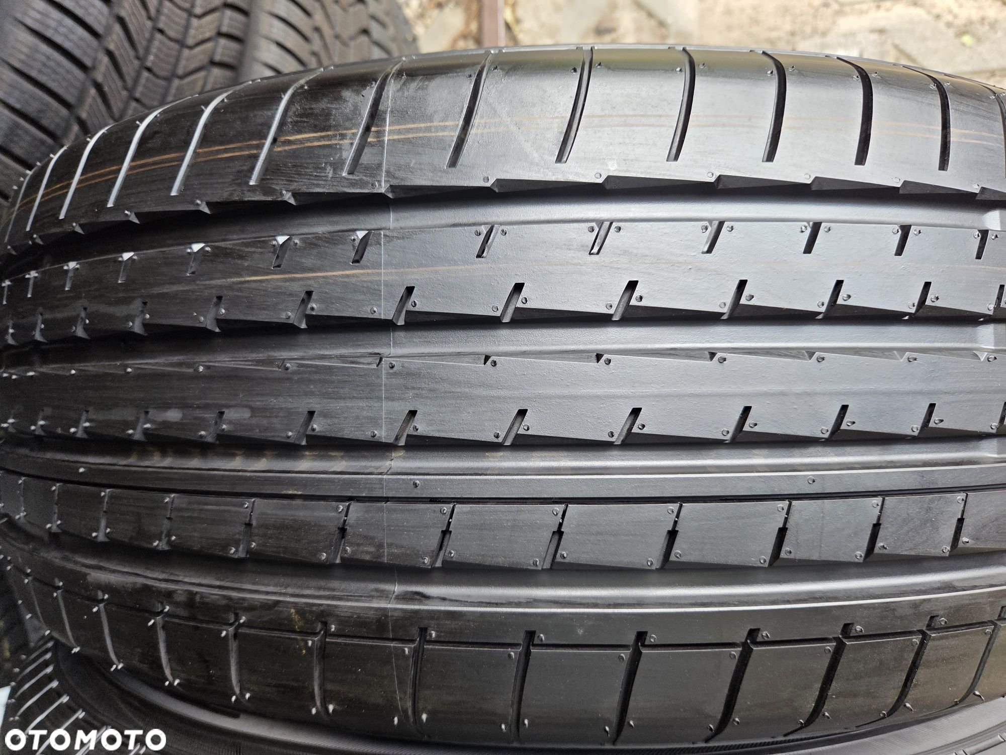 opony nowe 235/60R18 Yokohama ADVAN V61 - 2