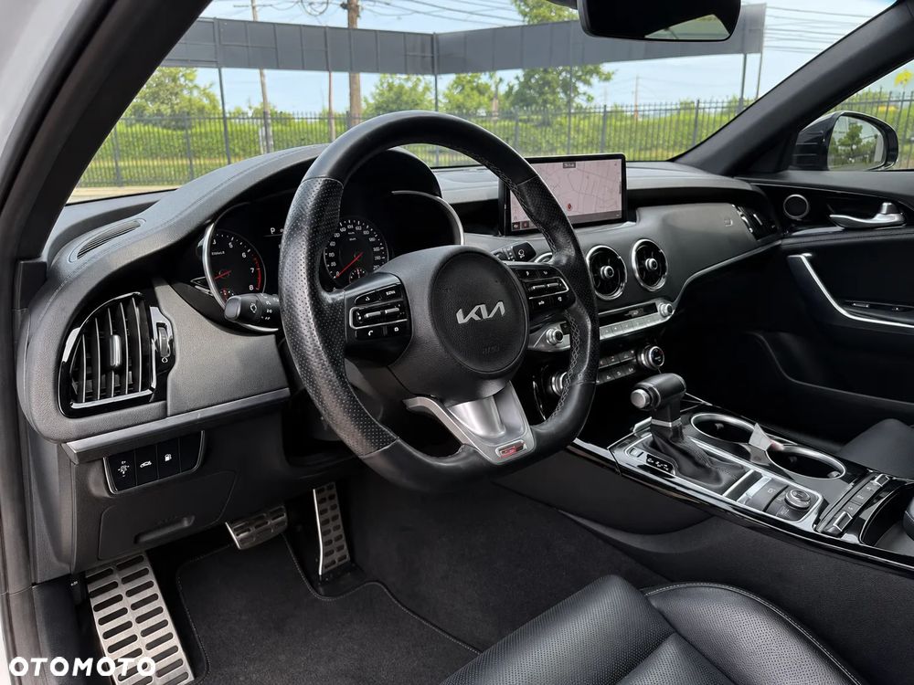Kia Stinger - 9