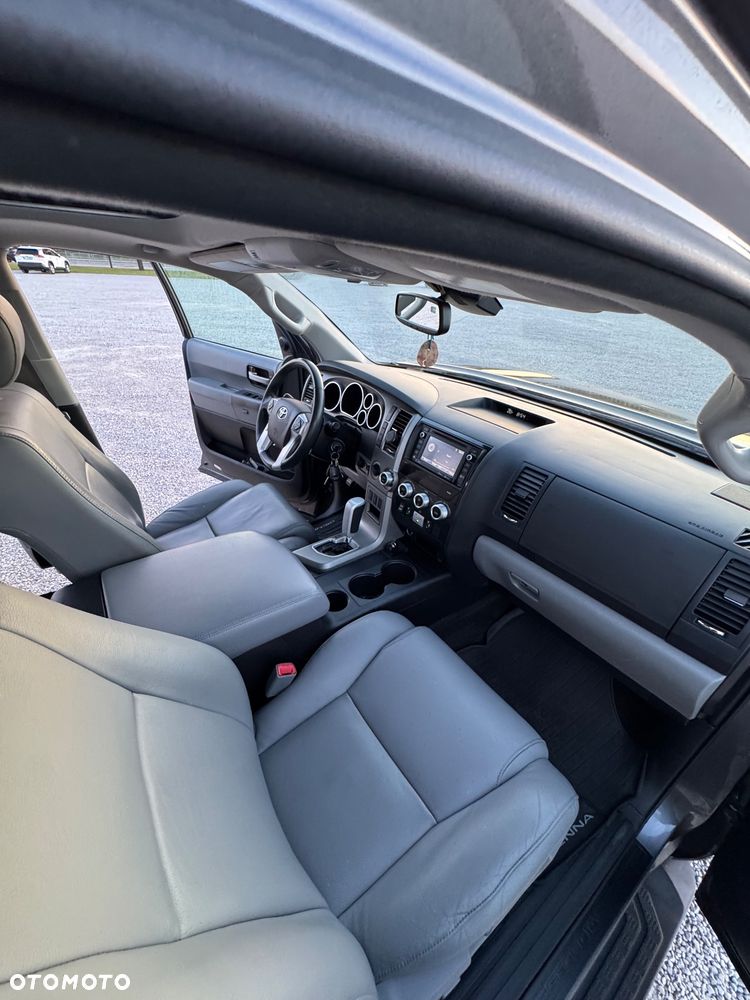 Toyota Sequoia - 23