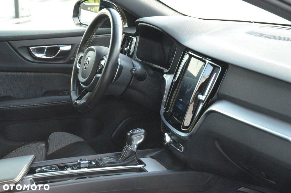 Volvo V60 T6 AWD Geartronic R-Design - 22