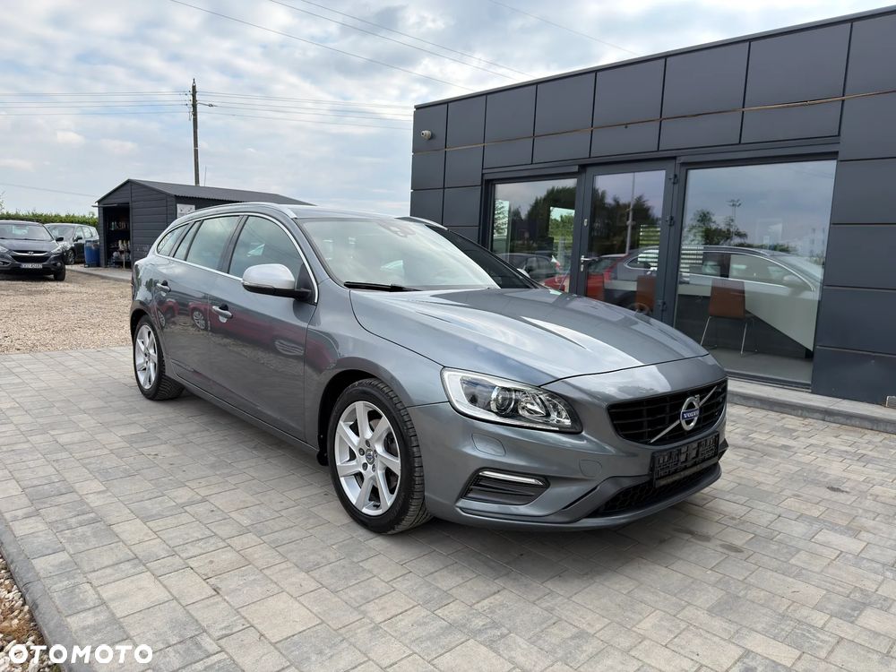 Volvo V60 D3 Drive-E R-Design Momentum - 1