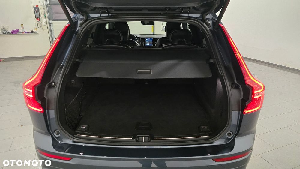 Volvo XC 60 B4 D AWD Plus Dark - 9