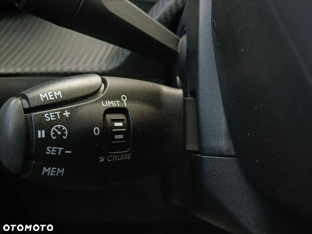 Peugeot 2008 1.2 PureTech GT Line S&S - 19