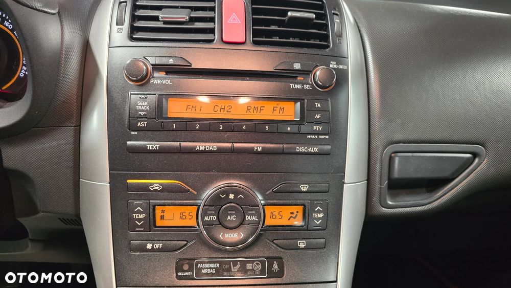 Toyota Auris 1.6 Premium - 23