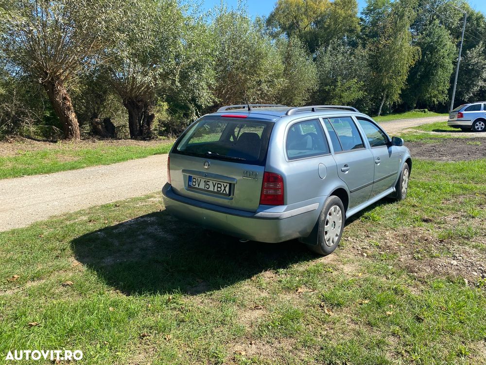 Skoda Octavia Combi 1.6 Ambiente - 7