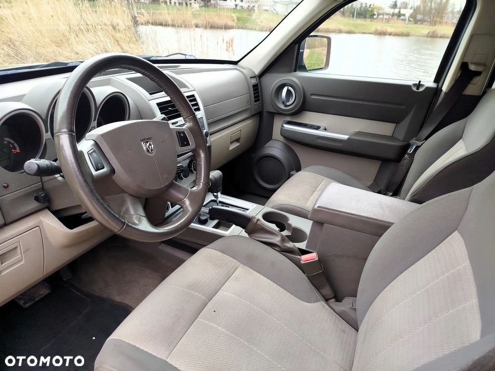 Dodge Nitro - 25
