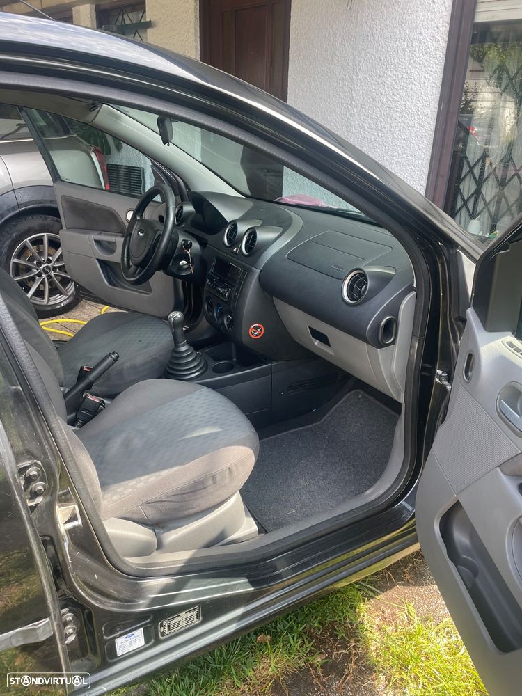 Ford Fiesta 1.4 TDCI Ambiente - 19
