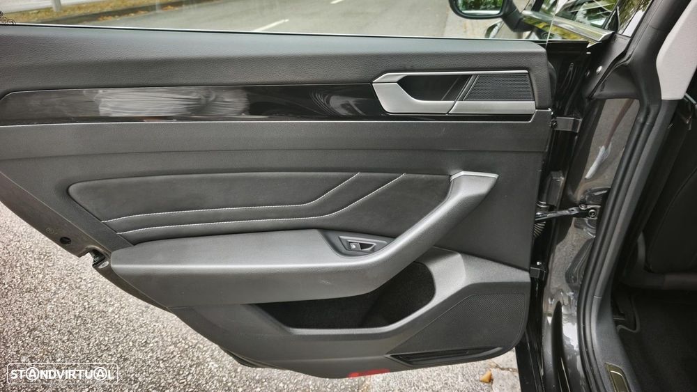Volkswagen Arteon 1.4 TSI eHybrid Elegance — fotografia 29