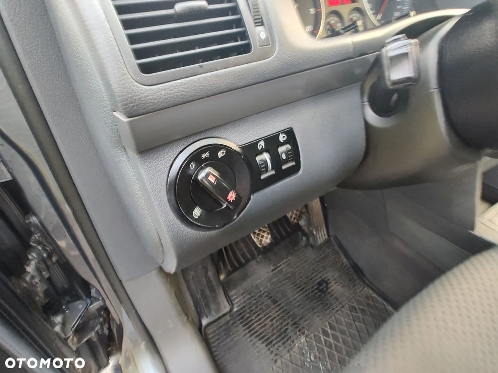 Volkswagen Touran 1.6 Conceptline - 19