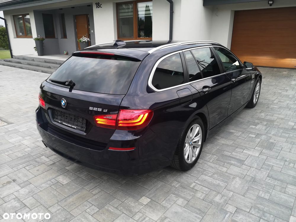 BMW Seria 5 525d xDrive - 11