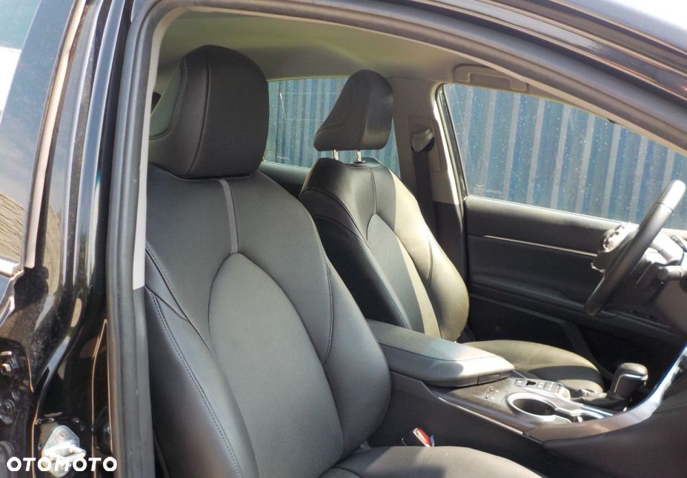 Toyota Camry - 18