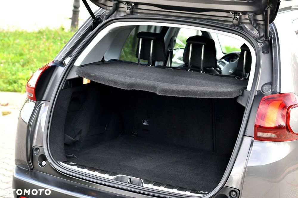 Peugeot 2008 1.2 Pure Tech GPF Allure S&S - 16